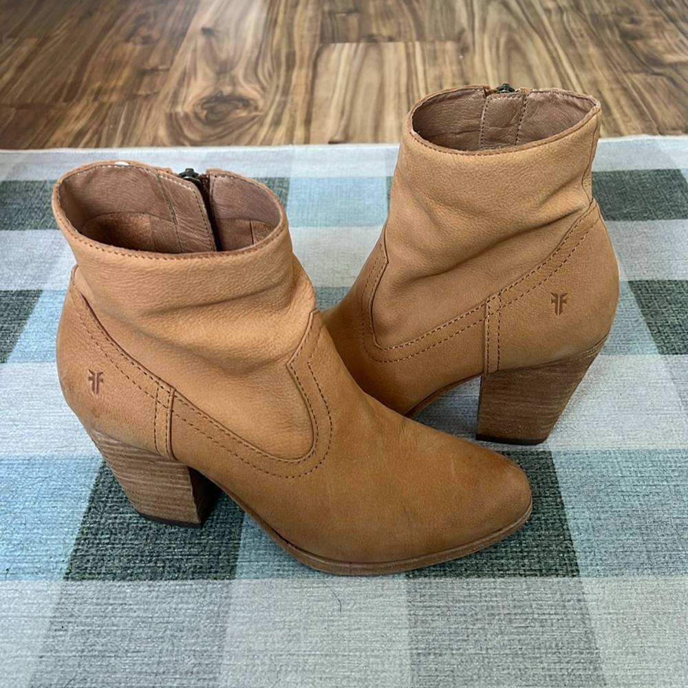Frye Essa Cowboy Bootie (Sand)